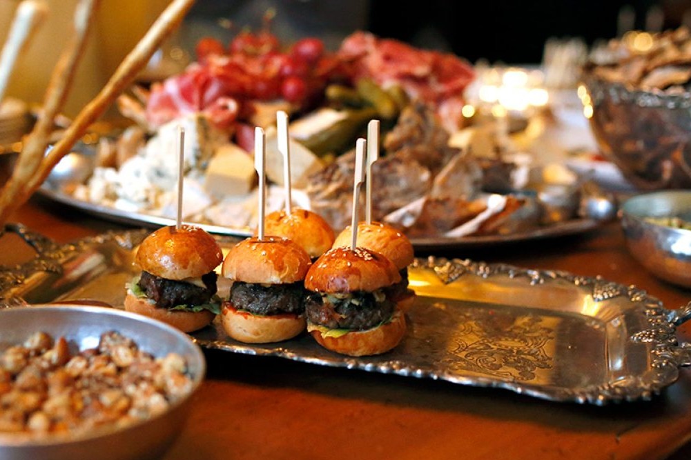 kayseri catering firmaları Günlük Tabldot Yemek Üretiminde Hijyen ve Kalite Nasıl Sağlanır?